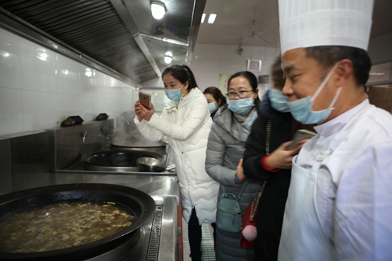 學(xué)校食堂